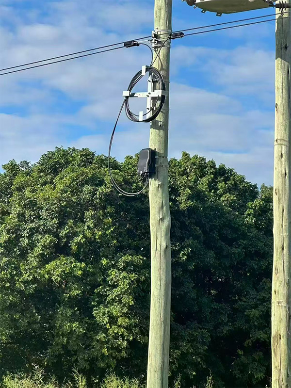 Soluzioni di connessione FO — Caso 1: Soluzione di rete in fibra ottica aerea affidabile con scatola di terminazione in fibra